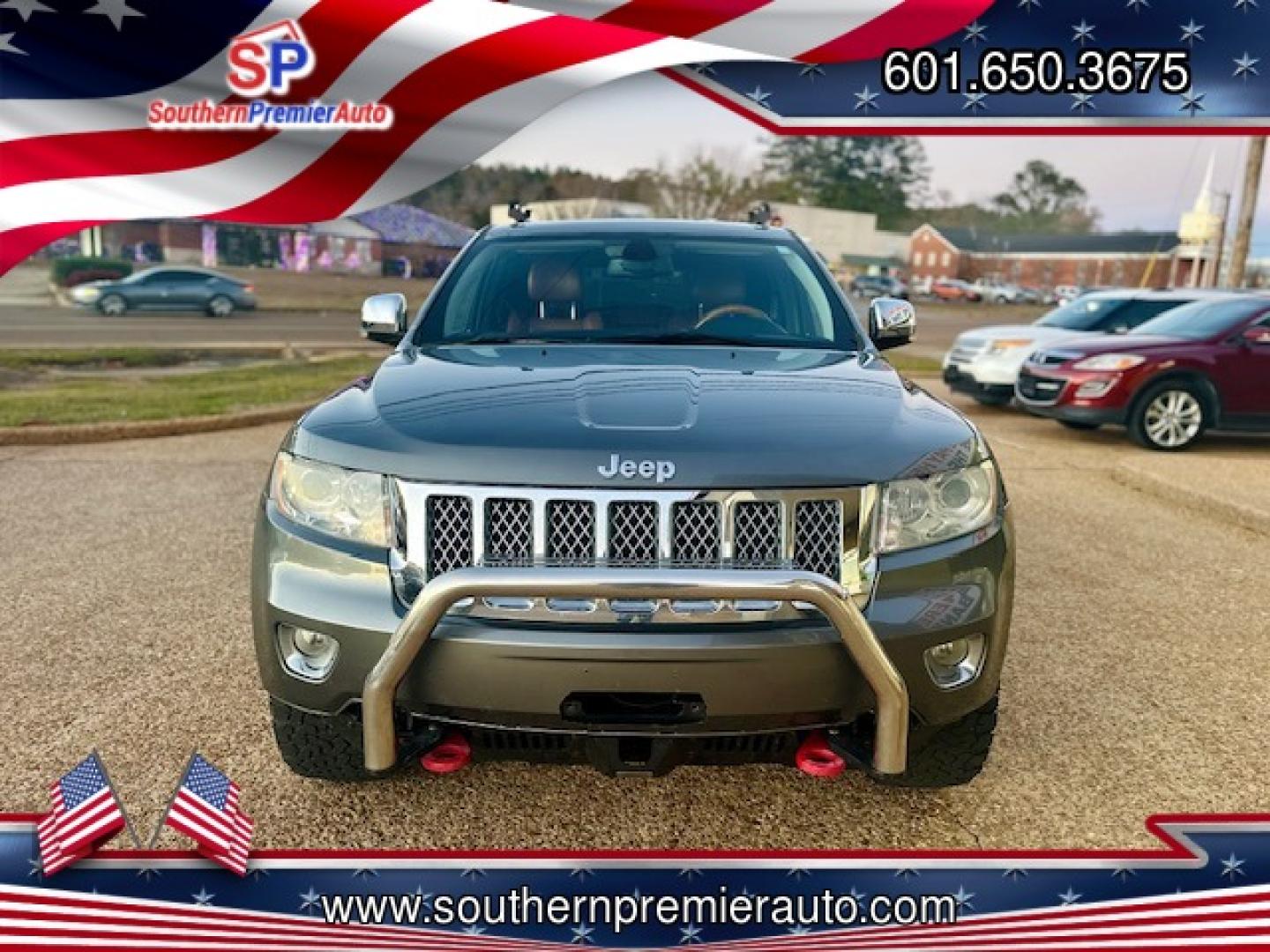 2011 GRAY JEEP GRAND CHEROKEE OVERL (1J4RR6GG5BC) , located at 922 W. Beacon St., Philadelphia, MS, 39350, (601) 650-3675, 32.770447, -89.127151 - Photo#1